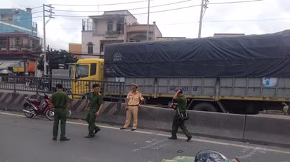 Ô tô đâm nữ sinh tử vong rồi tăng ga bỏ chạy
