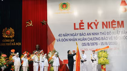 Báo An ninh Thủ đô đón nhận Huân chương Bảo vệ Tổ quốc hạng Nhì