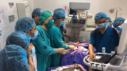 Cứu sống cháu bé 4 ngày tuổi bị bệnh tim hiếm gặp