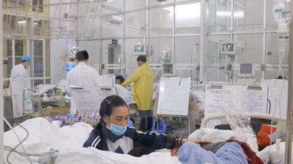 Cụ bà 77 tuổi suýt chết vì nuốt phải hạt ô mai