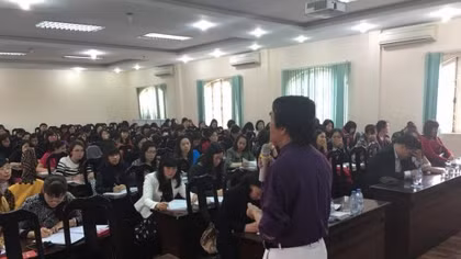 Tiến sĩ 69 tuổi tặng 1.000 cuộc thuyết trình miễn phí