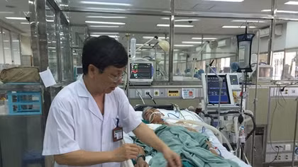 Cần có chính sách khuyến khích doanh nghiệp chăm sóc người già