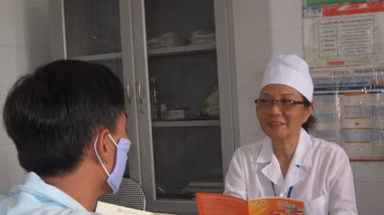 Tạo điều kiện để người nhiễm HIV được khám, chữa bệnh bảo hiểm y tế 