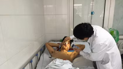 Diễn viên xiếc bị cá sấu cắn đang hồi phục tốt