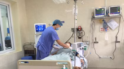 Tăng giá dịch vụ y tế, nhưng các bệnh viện phải thực hiện giá trần 