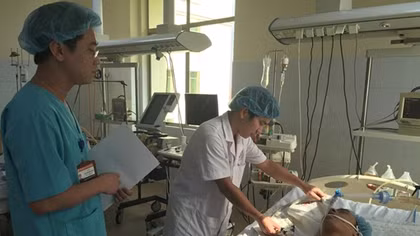 Phẫu thuật trên cáng dã chiến, cứu sống bệnh nhân bị đâm thấu tim