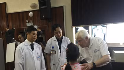 Bệnh viện Việt Đức áp dụng kỹ thuật mới trong điều trị cột sống cho trẻ