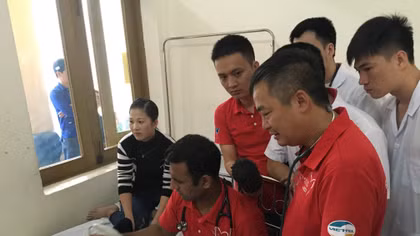Khám bệnh, sàng lọc, điều trị cho gần 2.000 trẻ em huyện đảo Cô Tô và Vân Đồn