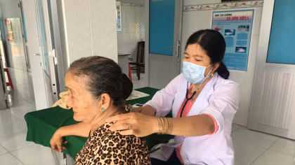 Giảm lương hưu của lao động nữ: Bước lùi về 20 năm trước