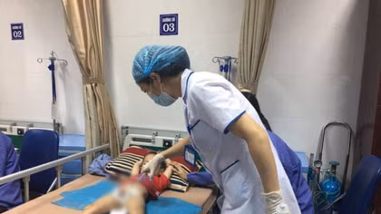 Lập biên bản với các vi phạm của cơ sở khiến nhiều trẻ bị sùi mào gà