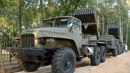 "Cáu" vì bị chỉ huy thu điện thoại, binh sĩ Donetsk đốt cháy pháo phản lực BM-21
