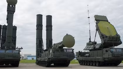 Máy bay Mỹ ở Syria bị hệ thống S-300V4 của Nga theo sát