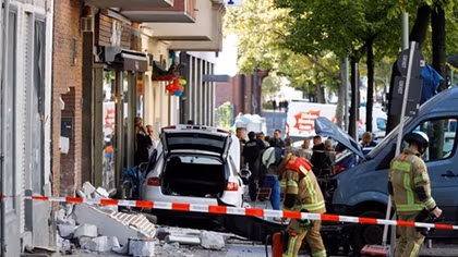 Xe ôtô đâm vào quán càphê ở Berlin gây nhiều thương vong