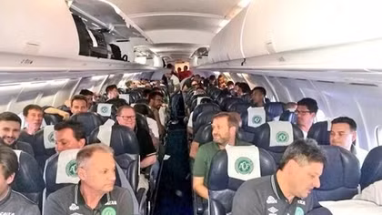 75 người chết sau vụ máy bay chở đội bóng đá Brazil rơi ở Colombia