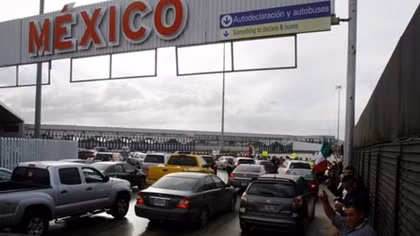 Một người Mexico nhảy xuống cầu tự sát vì bị trục xuất khỏi Mỹ