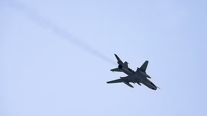 Máy bay quân sự Su-22 của Iran lao xuống đất nổ tung