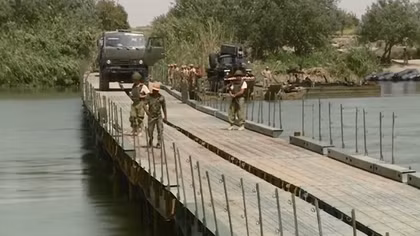 Công binh Nga xây cầu dài hơn 200m vượt sông giúp Syria tiêu diệt khủng bố