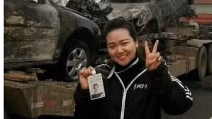 Phóng viên bị sa thải vì “selfie” trước hiện trường tai nạn giao thông