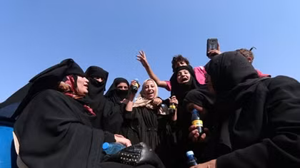Người dân Syria gào khóc vì... vui mừng được giải phóng thoát khỏi IS