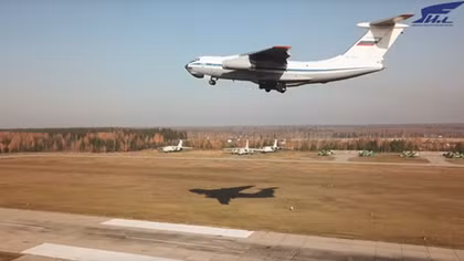 Ngoạn mục cảnh quần thảo trên không của máy bay quân sự Nga Il-76 và A-50