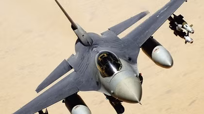 F-16 chặn máy bay “áp sát” sân golf của Tổng thống Trump