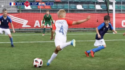 Hình ảnh đáng yêu của thiếu nhi Nga tái hiện trận Chung kết World Cup