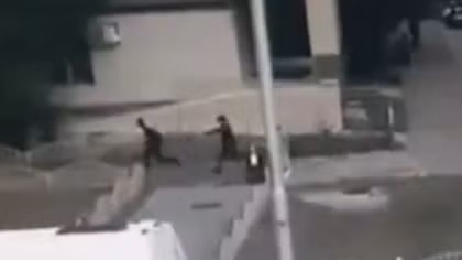 Video cảnh sát Nga bắn hạ kẻ dùng dao tấn công người dân ở Surgut