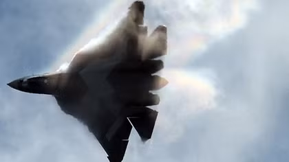 Quân đội Nga công bố video cho thấy khả năng đáng kinh ngạc của Su-57