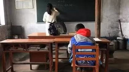 Trường học cô đơn nhất thế giới nhưng ấm áp tình thầy trò