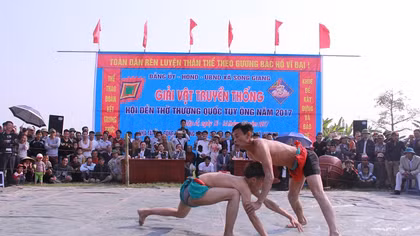 Hơn trăm đô vật tranh tài tại lễ hội 5 năm một lần