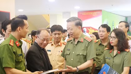 Bộ trưởng Tô Lâm phát động phong trào đọc sách trong Công an nhân dân