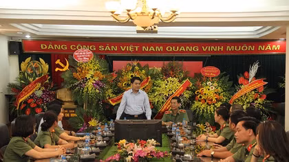 Chủ tịch UBND thành phố Hà Nội Nguyễn Đức Chung thăm, chúc mừng Báo CAND