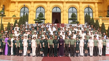 Gặp mặt đoàn đại biểu lao động giỏi trong CAND và QĐND