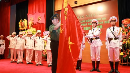 Nhà Xuất bản CAND đón nhận Huân chương Lao động hạng Ba