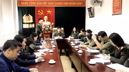 Tổ chức triển lãm sách và phát động phong trào đọc sách “Công an nhân dân làm theo lời Bác dặn”