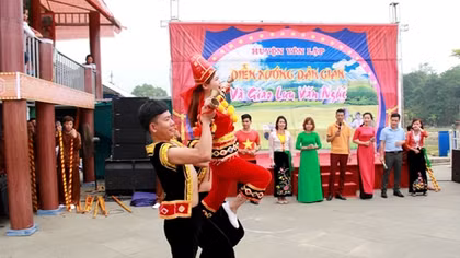 Các hoạt động dân gian thu níu chân du khách tại Lễ hội đền Hùng