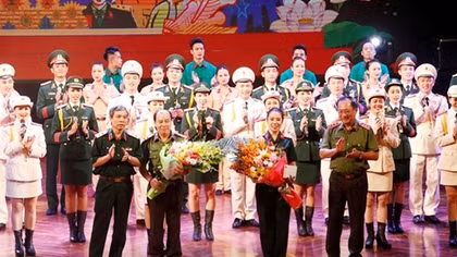 Thứ trưởng Nguyễn Văn Thành dự Chương trình nghệ thuật “Giữ trọn niềm tin với Đảng”