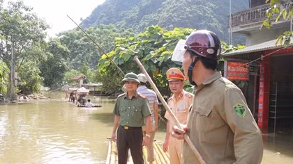 Chuyện ở nơi lũ ngập hơn 3 mét