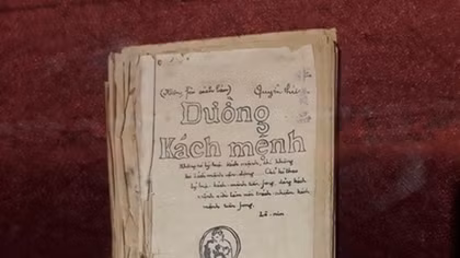 Khai mạc trưng bày Ánh sáng từ “Đường Kách mệnh”
