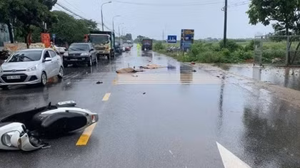 Va chạm với xe tải, hai người tử vong