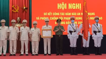 Đấu tranh có hiệu quả, trấn áp mạnh các loại tội phạm sử dụng công nghệ cao
