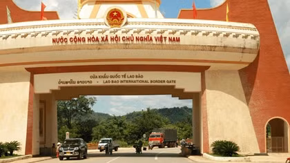 Tạm dừng qua lại biên giới giữa Việt Nam với Campuchia và Lào 