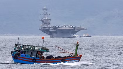 Thuỷ thủ trên tàu sân bay Mỹ thăm Việt Nam dương tính với COVID-19