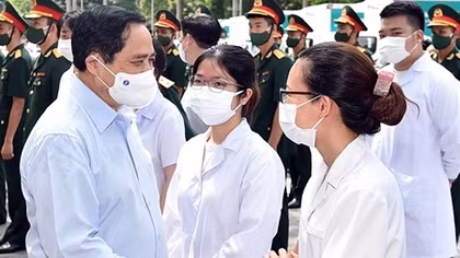 Phát động triển khai Chiến dịch tiêm chủng vaccine ngừa COVID-19 toàn quốc