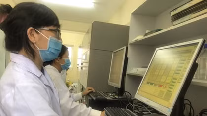Sau 3 lần liên tiếp âm tính với SARS-CoV-2, phi công người Anh dương tính trở lại