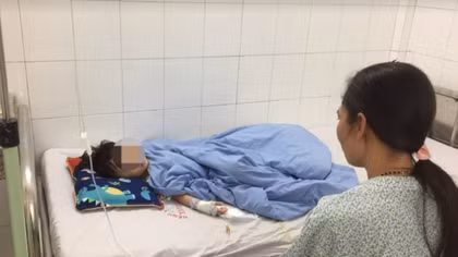 Lại thêm một cháu bé bị chó cắn nát đùi