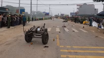 Tang thương hiện trường vụ xe khách đâm xe tang ở Vĩnh Phúc