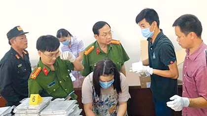 Đấu tranh hiệu quả với tội phạm và buôn lậu, gian lận thương mại
