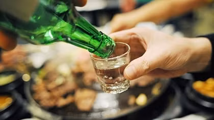 (Sốc) Tỷ lệ uống rượu bia ở nam giới Việt là 44,2%