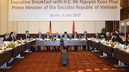Thủ tướng Nguyễn Xuân Phúc tiếp một số doanh nghiệp lớn tại Berlin